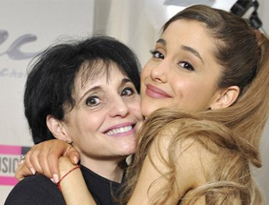 Επίθεση στο Μάντσεστερ: Πως προστάτεψε θαυμάστριες της κόρης της η μαμά της Αριάνα Γκράντε;